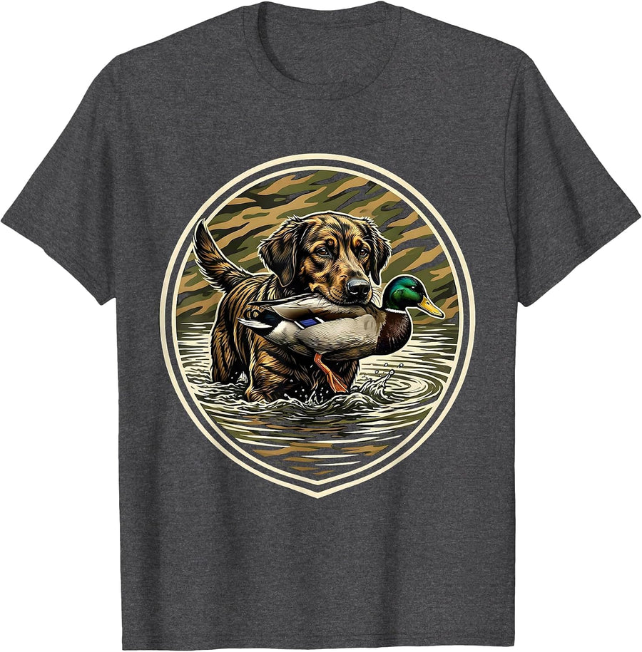 Men's Camo Duck Hunting Dog Retrieve Illustration T-Shirt - Dark Heather Grey